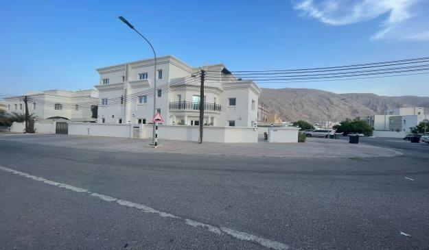 فيلا للبيع في بوشر