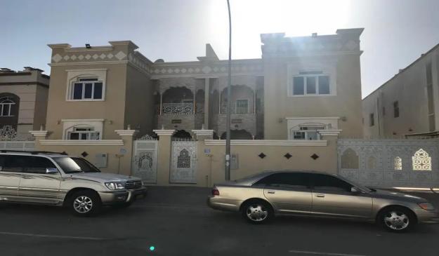 فيلا من طابقين في الانصب