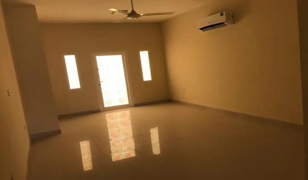 فيلا من طابقين في الانصب