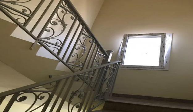 فيلا من طابقين في الانصب