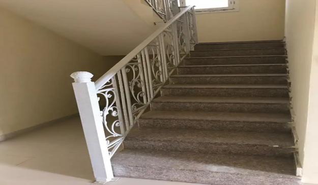 فيلا من طابقين في الانصب