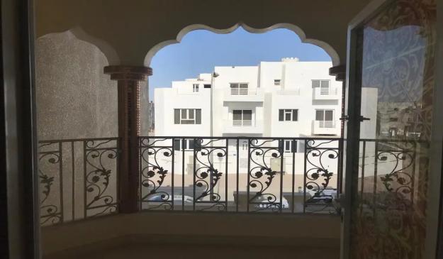 فيلا من طابقين في الانصب